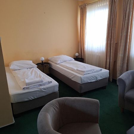 Hotel Malwa オストルフ・ビエルコポルスキ エクステリア 写真