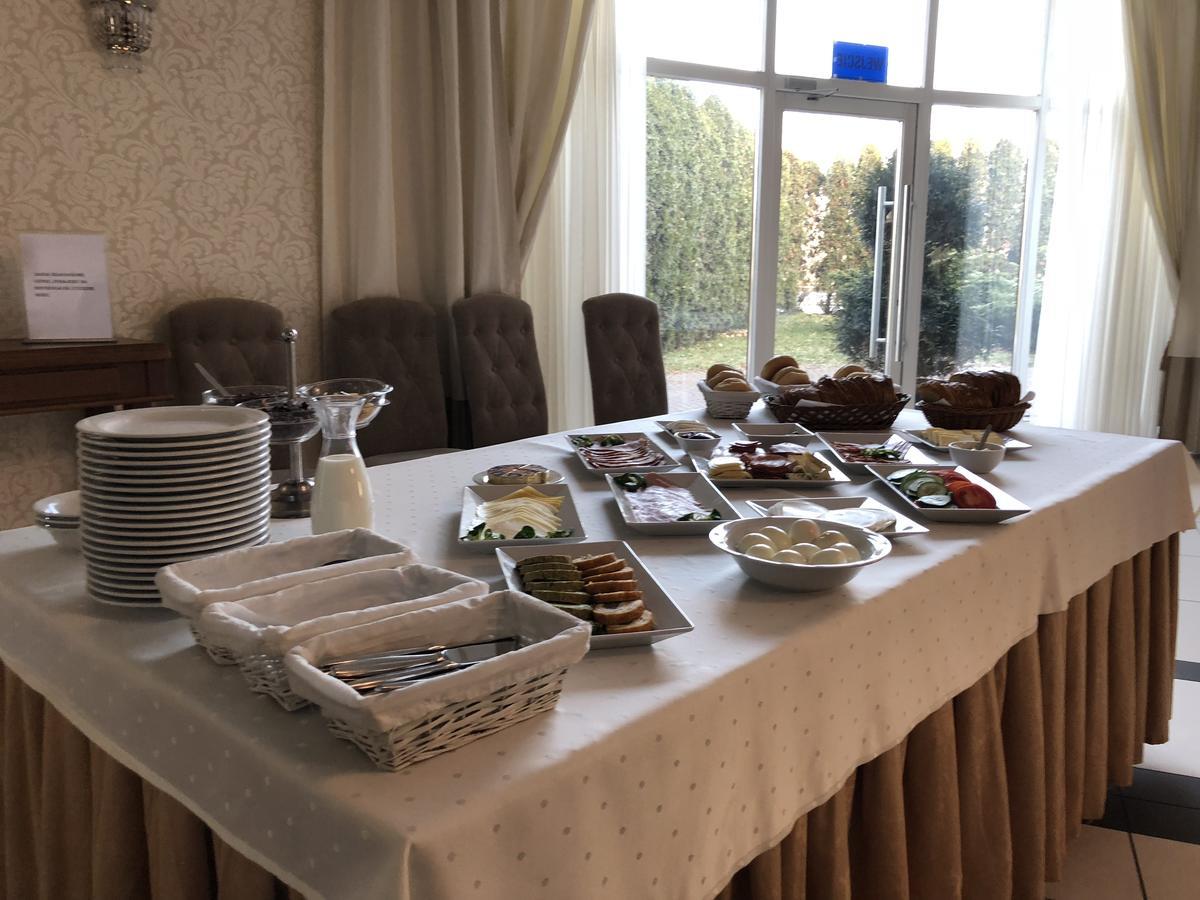 Hotel Malwa オストルフ・ビエルコポルスキ エクステリア 写真