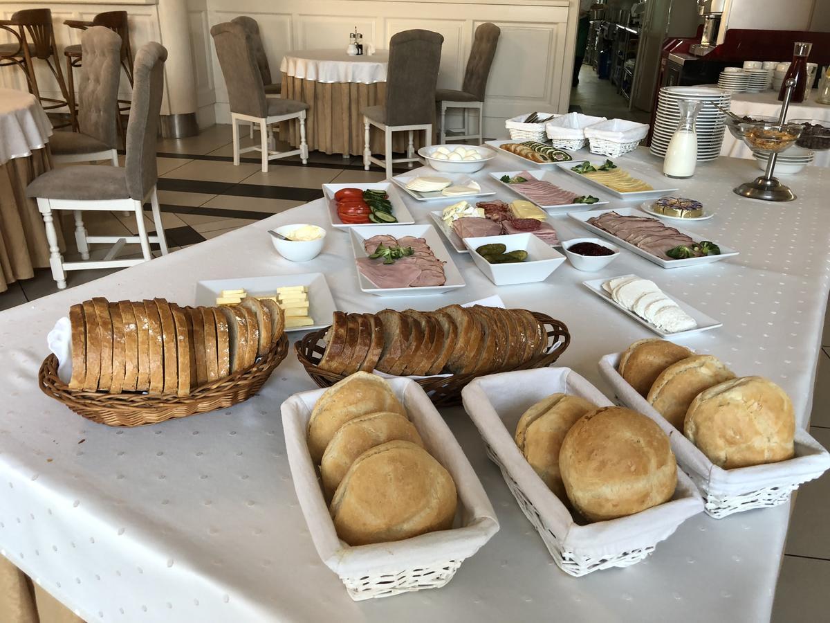 Hotel Malwa オストルフ・ビエルコポルスキ エクステリア 写真